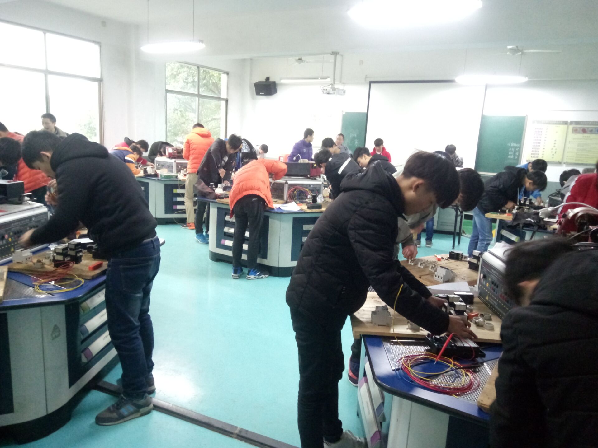 電氣工程學院學生專業(yè)技能大比武(圖文)