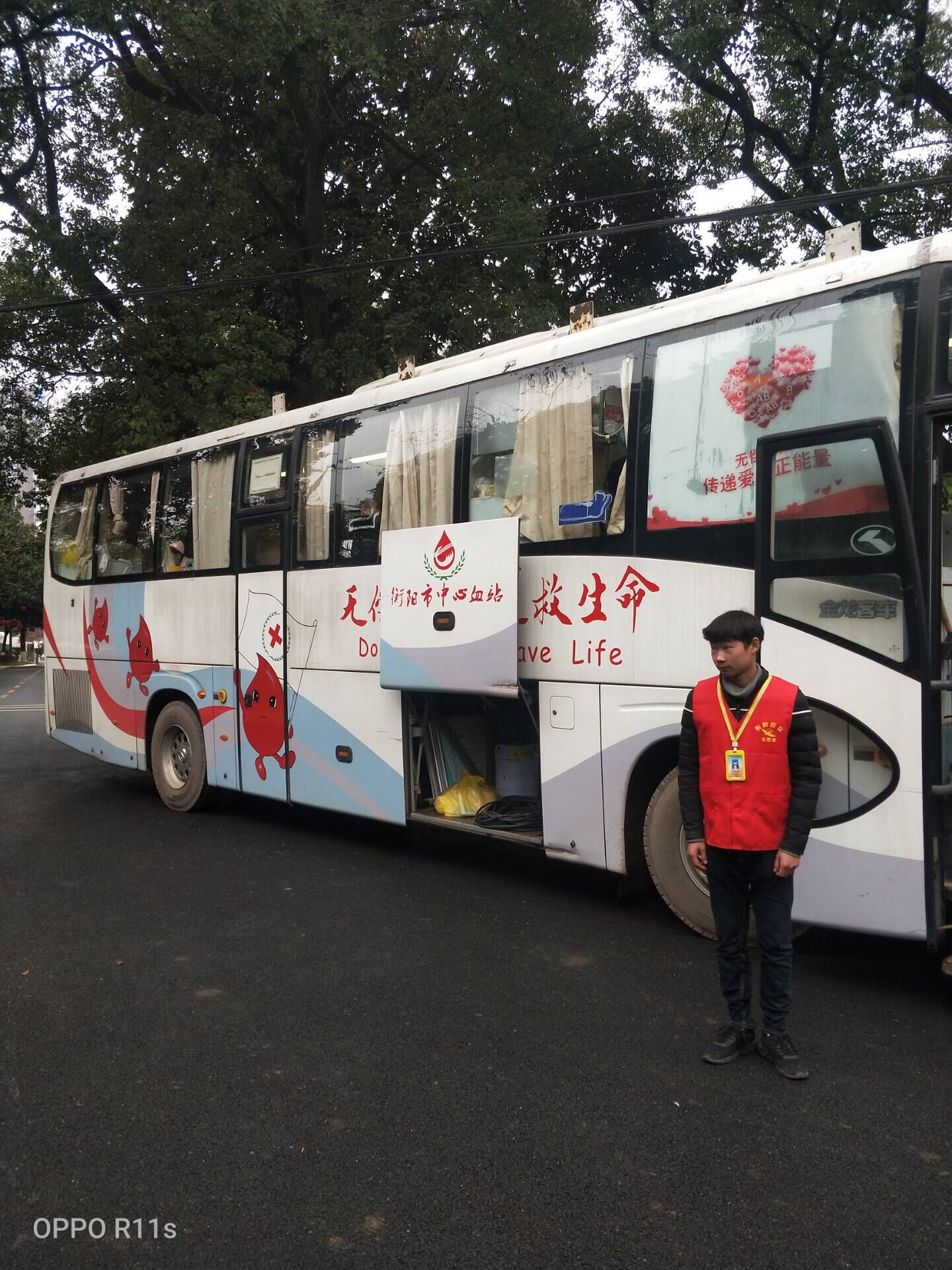 電氣工程學院組織學生參加義務(wù)獻血活動(圖文)