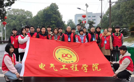 除冰掃雪在行動，志愿服務暖人心