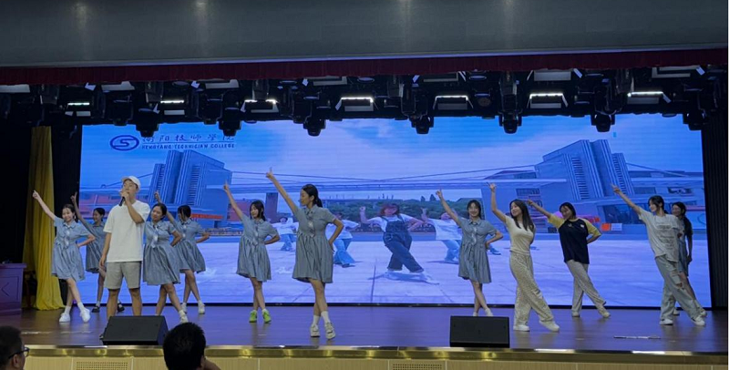 人文素質學院教師志愿參加中秋聯誼晚會排練