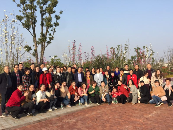 春風又綠蒸水岸   我院女王徒步游