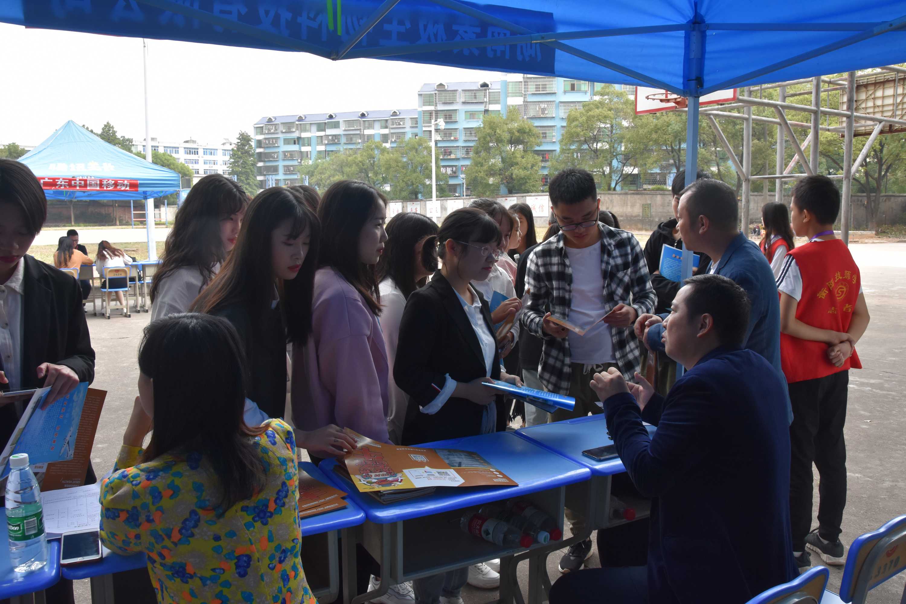 招聘會(huì)照片2-副本.jpg