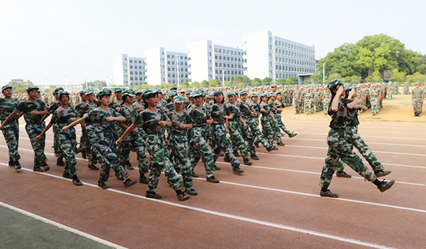 經貿系圓滿完成2021級新生軍訓工作