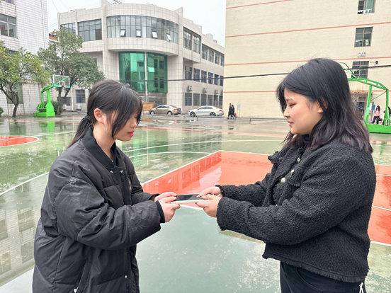 衡陽技師學(xué)院學(xué)子踐行雷鋒精神