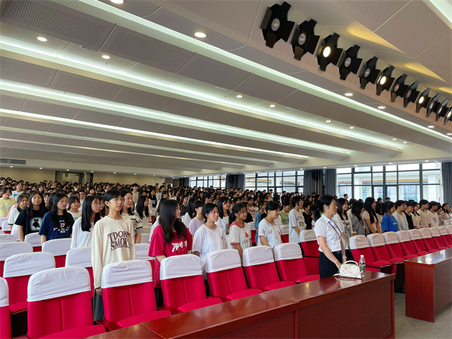 逐夢新征程--2023年經貿旅游學院新生入學教育