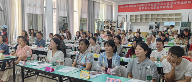 經貿旅游學院成功舉辦“以愛為名 攜手同行”主題家長開放日活動