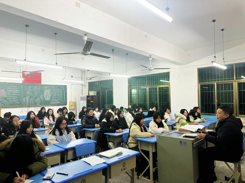 暢所欲言話成長，凝心聚力促發展——經貿旅游學院召開學生座談會