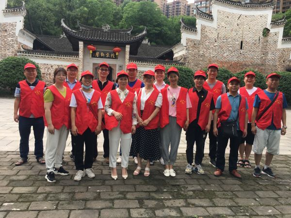 機(jī)械工程系黨總支開(kāi)展“創(chuàng)文創(chuàng)衛(wèi)”志愿服務(wù)活動(dòng)