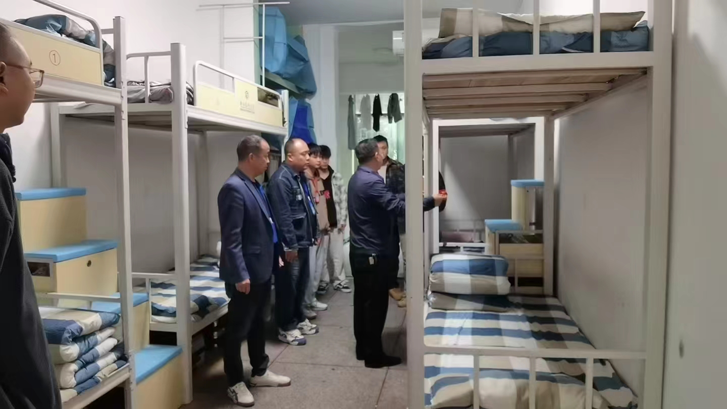  陳石義副院長深入我院指導(dǎo)工作，筑牢學(xué)生生活安全防線