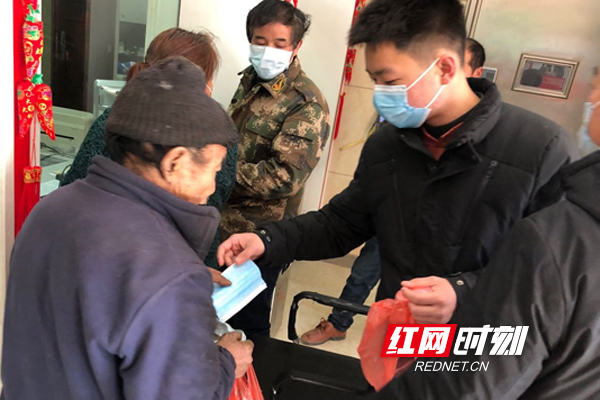 展青年擔(dān)當(dāng)！衡陽技師學(xué)院“00后”學(xué)子主動(dòng)“請(qǐng)纓”奮戰(zhàn)防疫一線