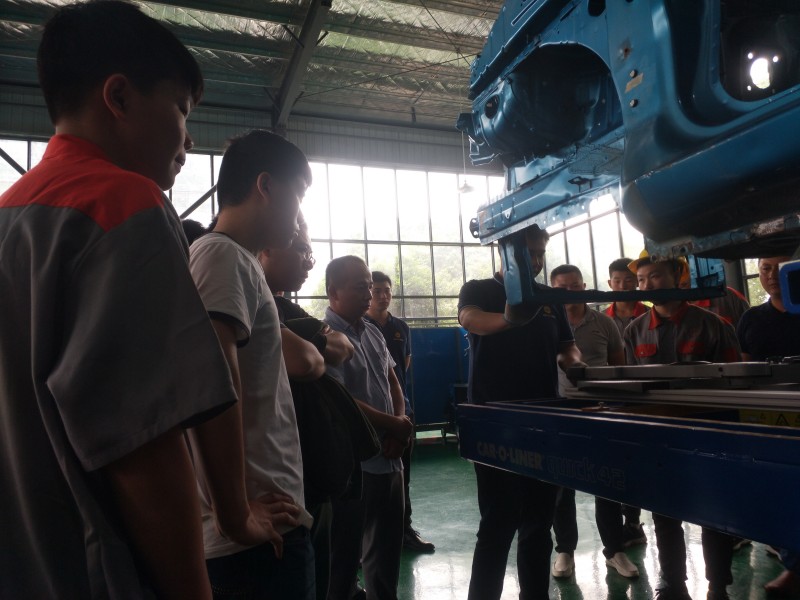 卡爾拉得廠家派專家來我系對專業教師進行培訓