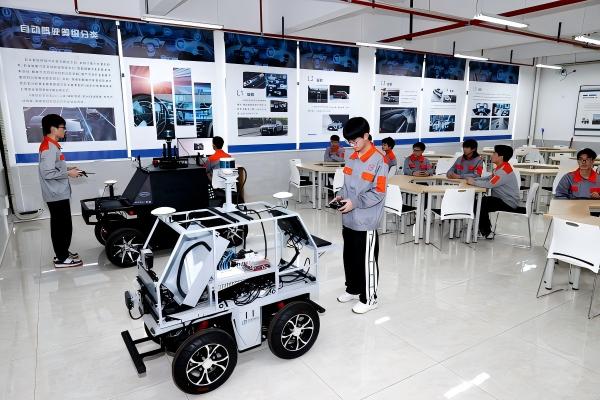 智能網(wǎng)聯(lián)整車實(shí)訓(xùn)室