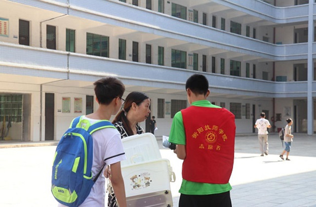 迎新志愿者無私奉獻 熱忱服務新生及家長