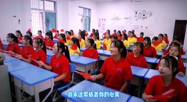 團委開展“喜迎國慶、祝福祖國”主題團日活動