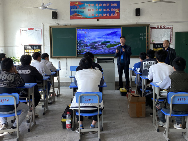 團委書記肖振衡一行到電氣工程學院調研團工作