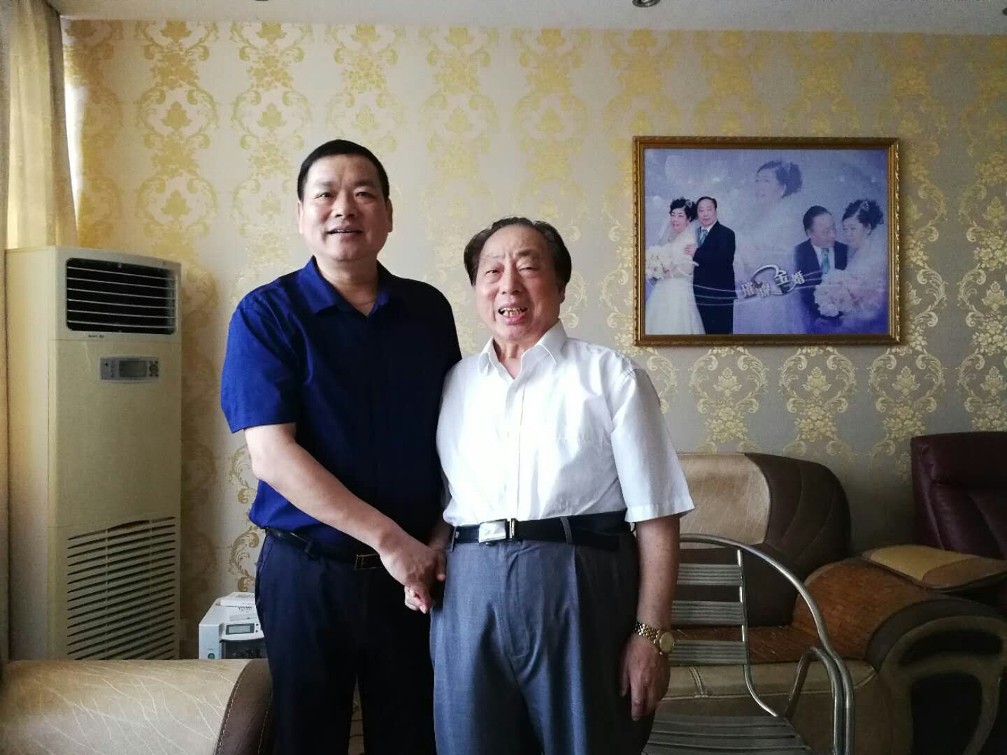 慶“七一”送溫暖 學院領導走訪慰問老干部老黨員(圖文)