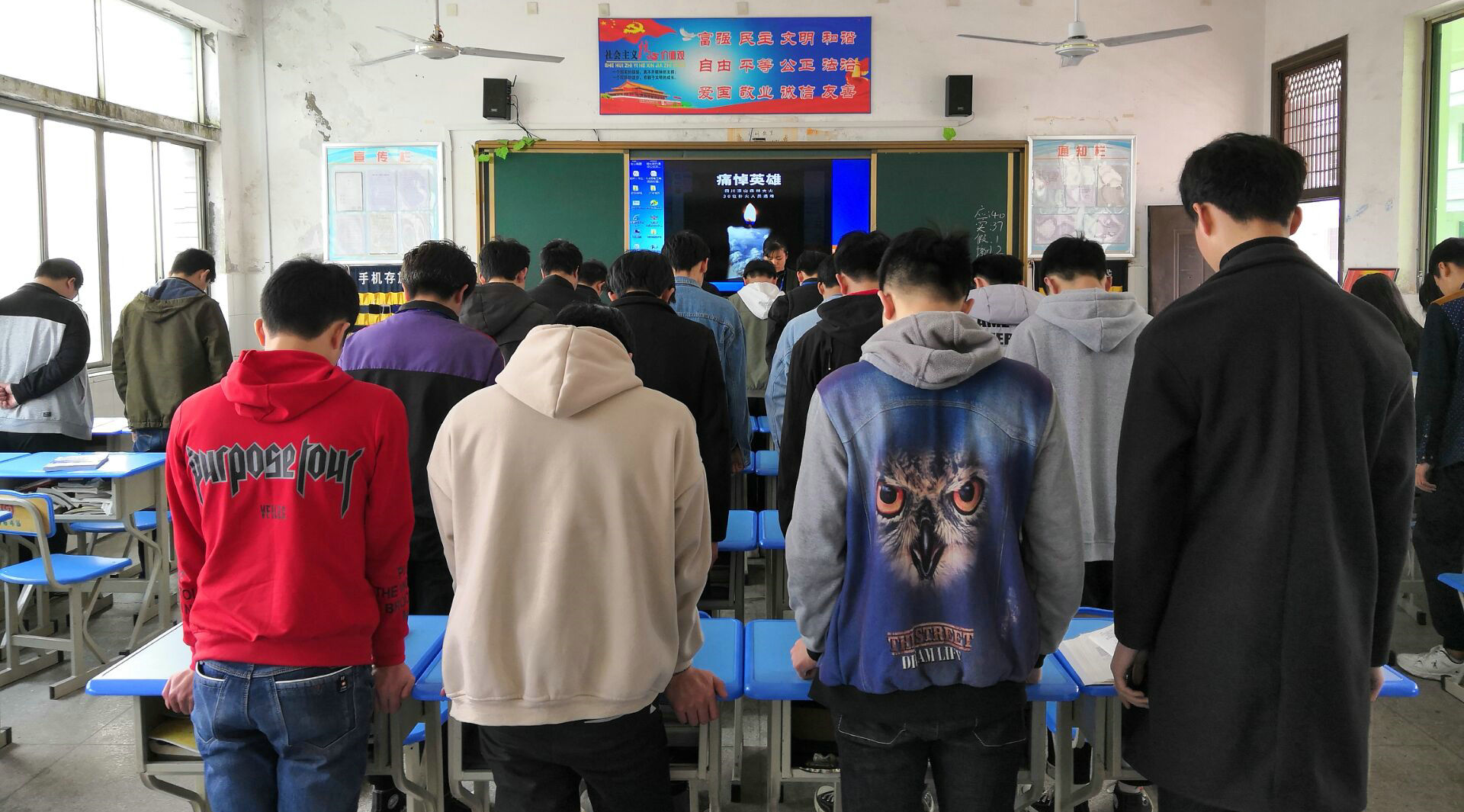 深切緬懷逝去英雄，厚植愛國主義情懷(圖文)