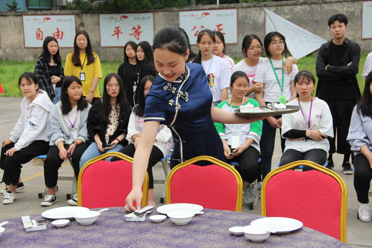聚焦第三屆技能文化節| 經貿學子秀折花點鈔技能，亮“絕活兒”展風采