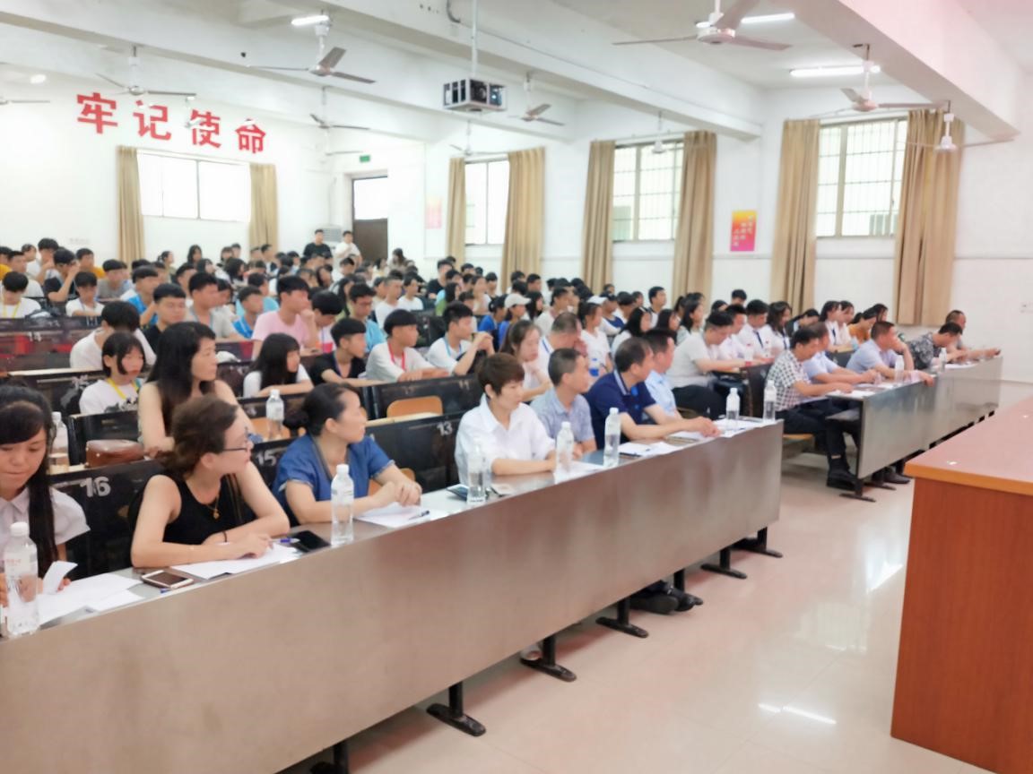 “我與祖國共奮進，爭做德技雙馨的新時代的大國工匠”主題演講比賽