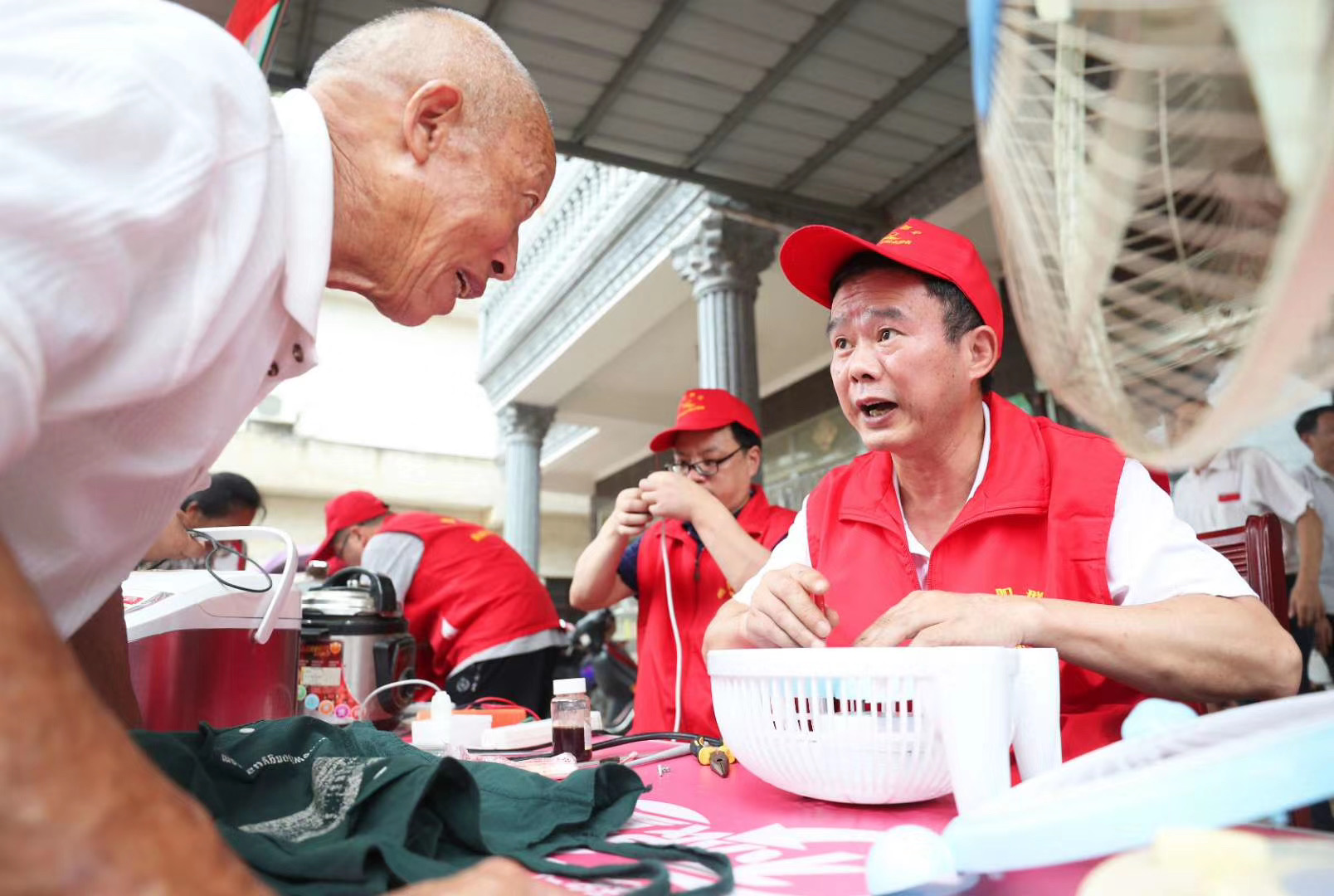 人民網報道我院技能扶貧下鄉服務活動