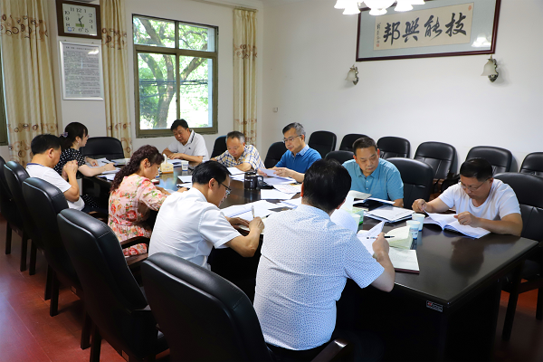 衡陽(yáng)技師學(xué)院黨委理論學(xué)習(xí)中心組舉行第五次集體學(xué)習(xí)
