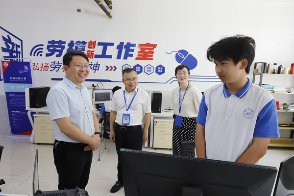 省人社廳專(zhuān)家組一行來(lái)我院調(diào)研