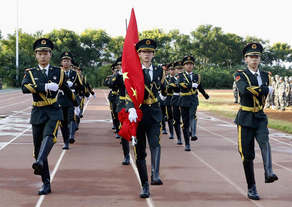 迷彩青春?jiǎn)⒊蹋『怅?yáng)技師學(xué)院舉行2025級(jí)新生軍訓(xùn)動(dòng)員大會(huì)