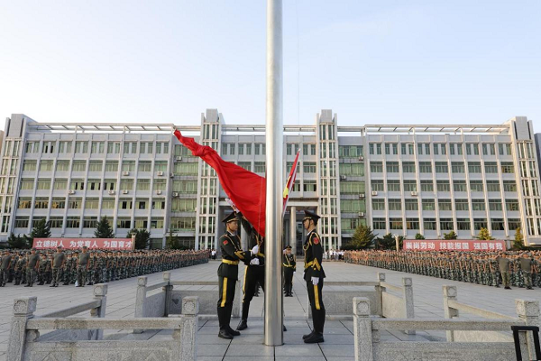 衡陽(yáng)技師學(xué)院舉行升國(guó)旗儀式暨“國(guó)旗下的講話”活動(dòng)
