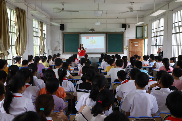 衡陽技師學(xué)院支教隊伍將“紅色課堂”送進衡山縣店門鎮(zhèn)中心完小