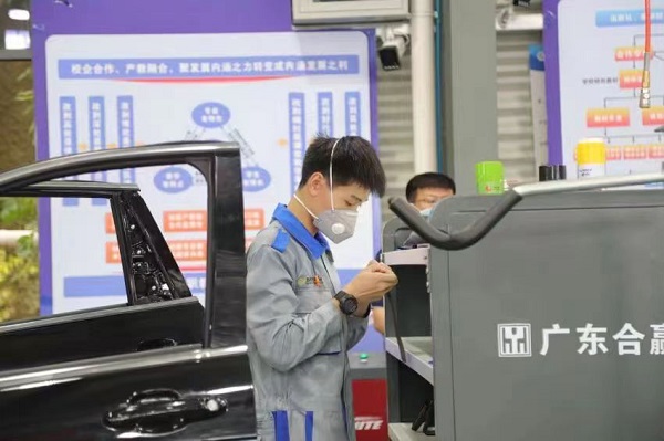 喜訊！衡陽技師學院在2022年全國職業(yè)院校技能大賽中職組車身修理賽項競賽中奪得二等獎