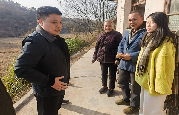 學院走訪慰問困難學生