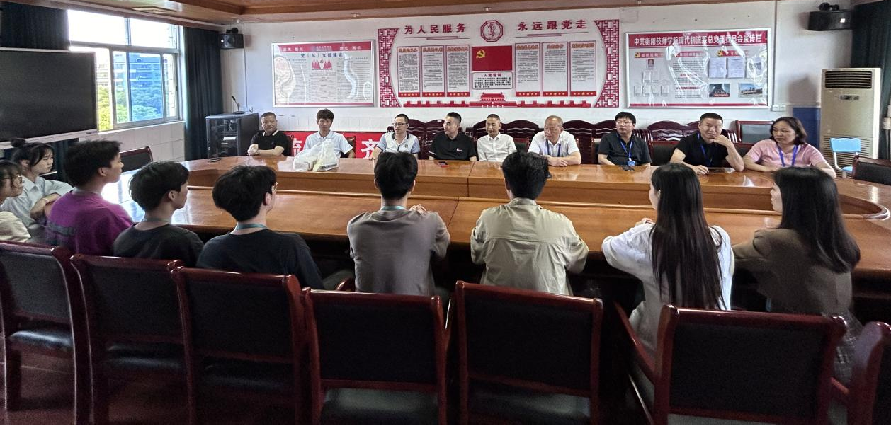 一技在手，一生無憂——現代物流學院召開優秀畢業生與在校生交流座談會