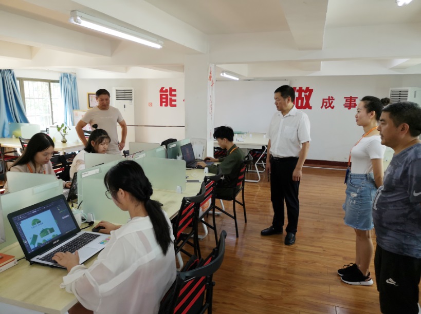 信息系國慶假期世賽項(xiàng)目積極備賽