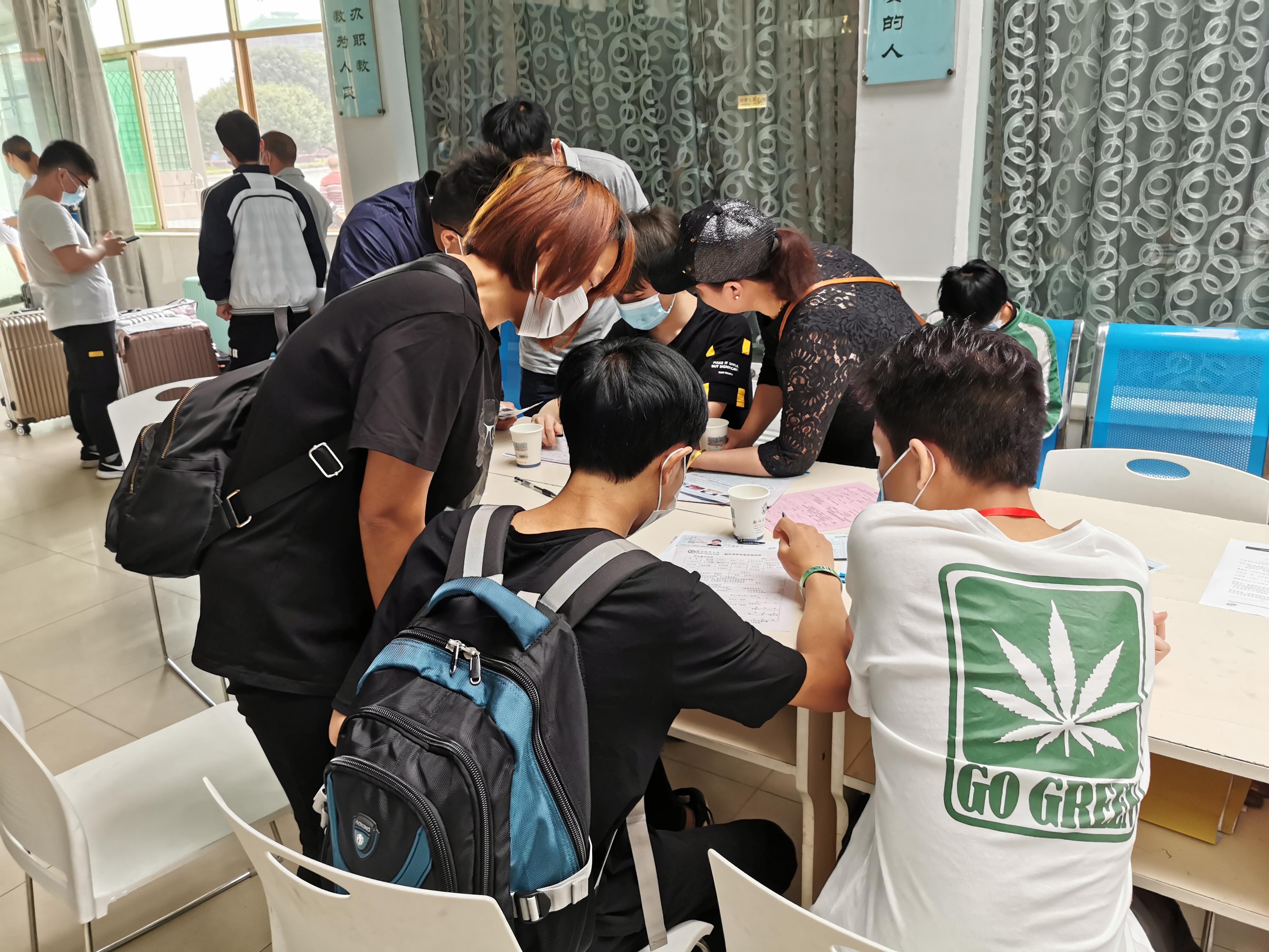 不忘初心、牢記使命，招生辦公室在尹向陽主任的引領(lǐng)下積極開展春插生報到工作